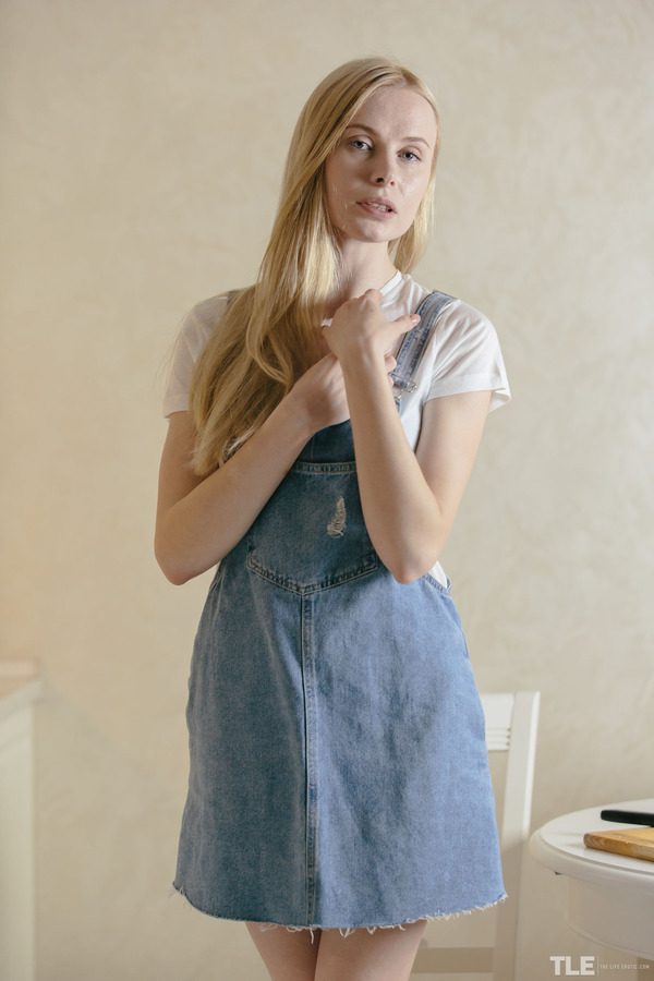 PHOTO | 04 114 600x900 - Red Hot Pepper