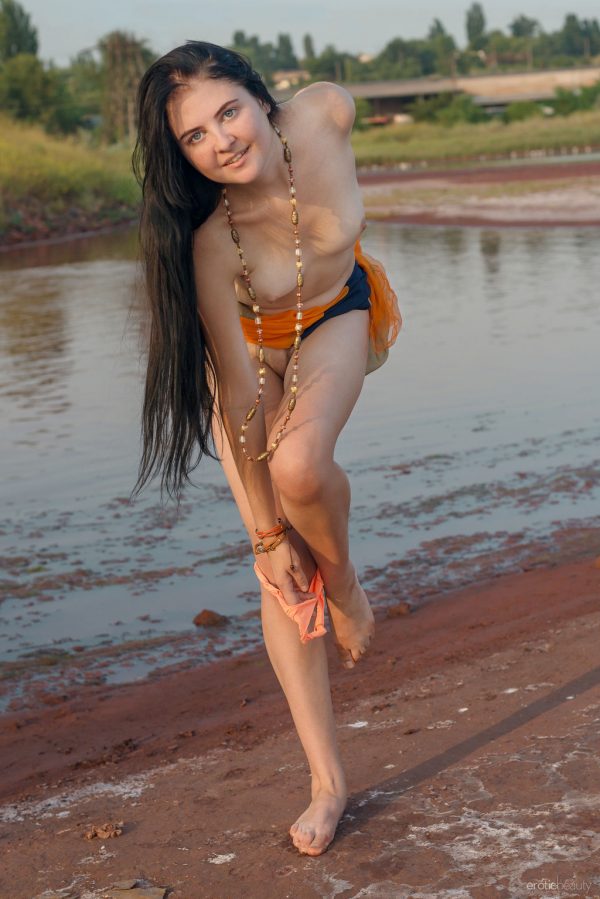 PHOTO | 00 41 600x899 - Pond Escape