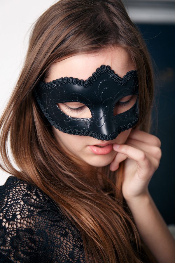 PHOTO | 01 91 600x900 - Rebeka Ruby Puffy Pussy Close Up