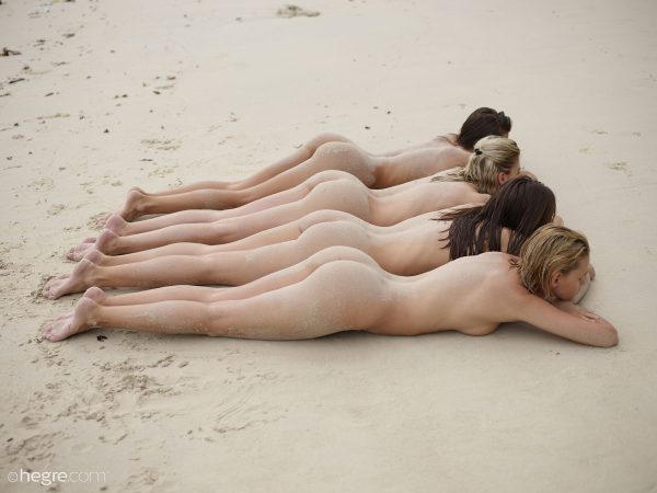PHOTO | 02 12 600x450 - Sexy Sand Sculptures - Melena Maria