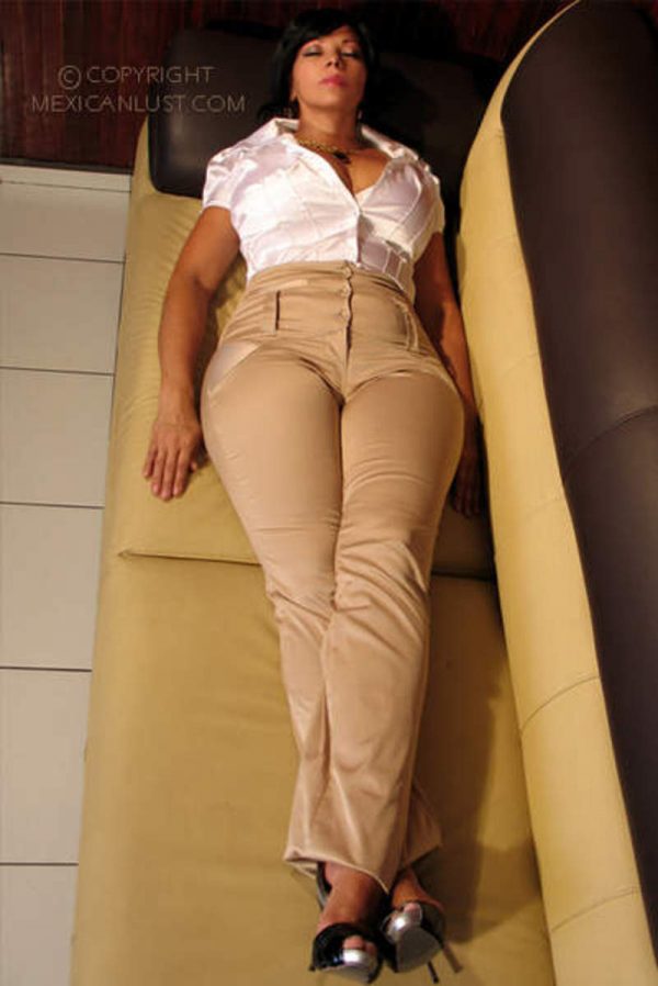 PHOTO | 03 14 600x898 - Maritza busty secretary