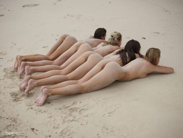 PHOTO | 08 12 366x275 - Sexy Sand Sculptures - Melena Maria