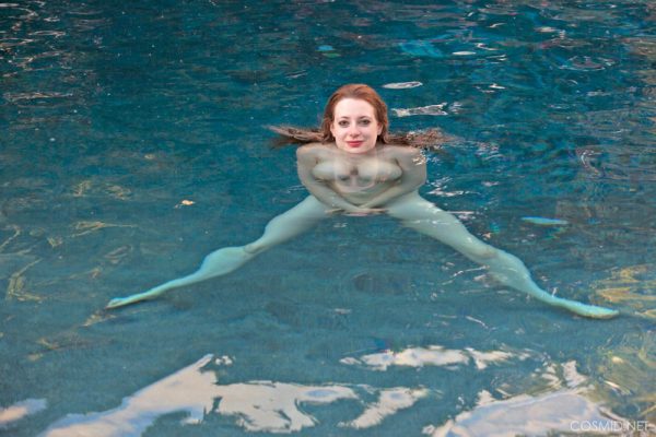 PHOTO | 12 104 600x400 - Misha Lowe Wet Boobs