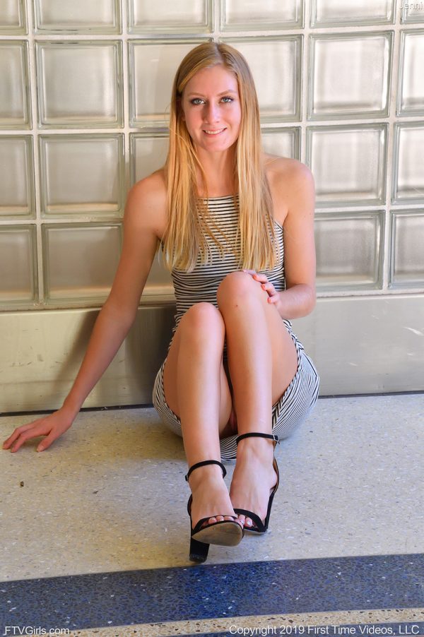 PHOTO | Jenni Sensual in heels 04 600x902 - Jenni Sensual In Heels