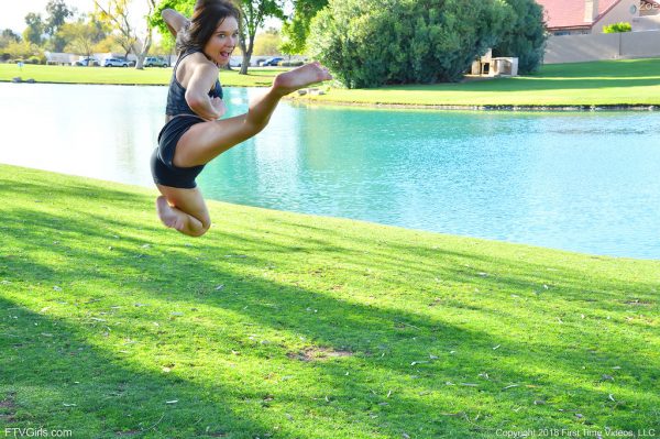 PHOTO | 06 64 600x399 - Zoe Acrobatic Skills