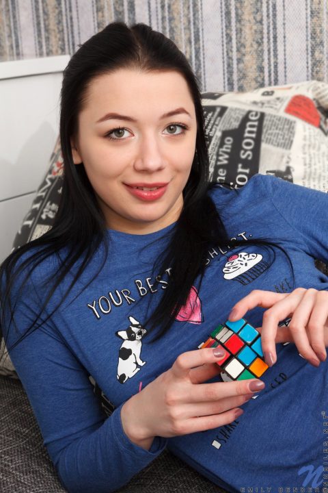 PHOTO | 00 76 480x720 - Emily Benders Nice Tits