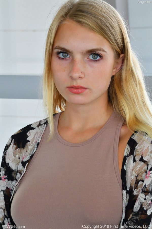 PHOTO | 07 44 600x902 - Sexy Teen Angelina