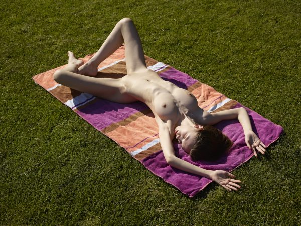 PHOTO | 09 7 600x451 - Aya Beshen Horny in the Garden