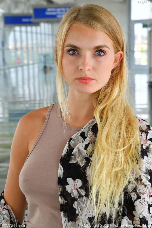 PHOTO | 14 44 600x902 - Sexy Teen Angelina