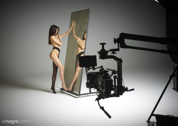 PHOTO | 02 41 600x426 - Beauty by Mirror Nicolette - Nubile