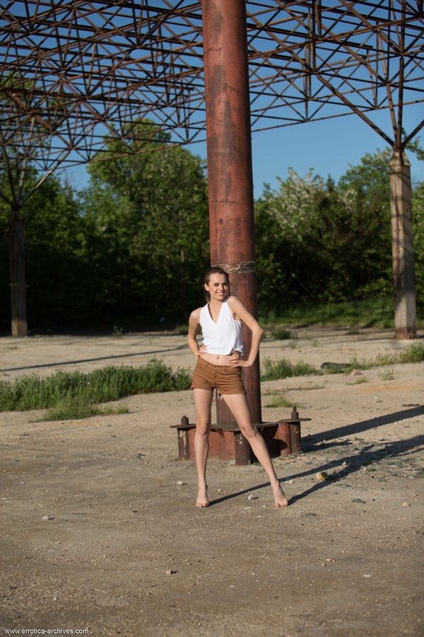 PHOTO | 03 31 600x900 - Gracie Teasing