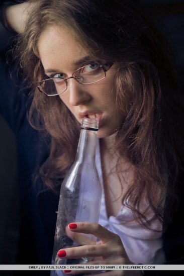 PHOTO | 00 45 366x549 - Horny Natural Babe in Glasses