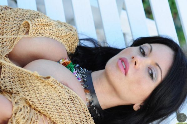 PHOTO | 03 2 600x398 - Huge Titted Veronica Zemanova