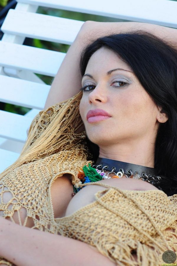 PHOTO | 05 2 600x902 - Huge Titted Veronica Zemanova