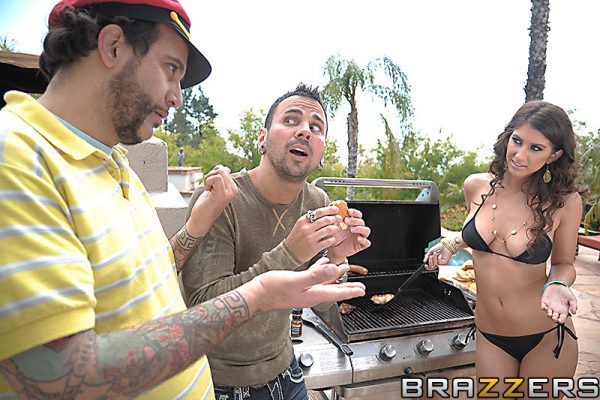 PHOTO | 07 18 600x400 - Karina White