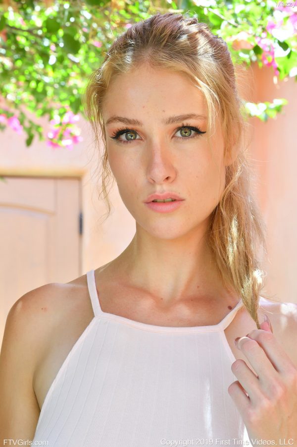 PHOTO | 09 121 600x902 - Blue Eyed Blonde Mazzy