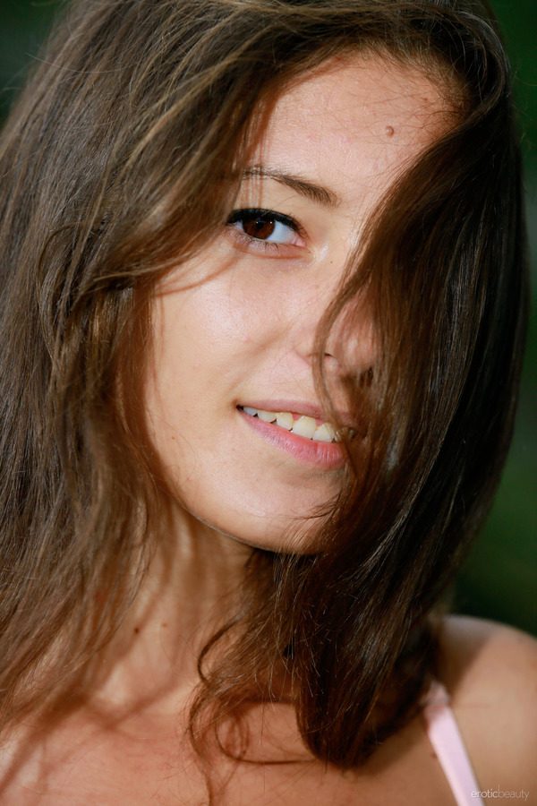 PHOTO | 00 218 600x900 - Presenting Rosella