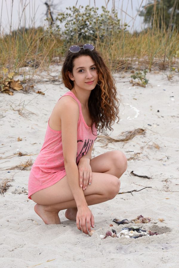 PHOTO | 01 193 600x899 - On the Coast