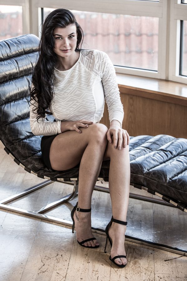 PHOTO | 08 292 600x900 - Amazing Busty Teenager Lucy Li