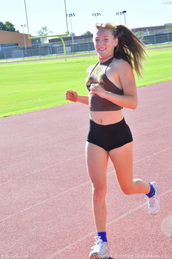 PHOTO | Luna 08 600x902 - Luna In Flying On The Track