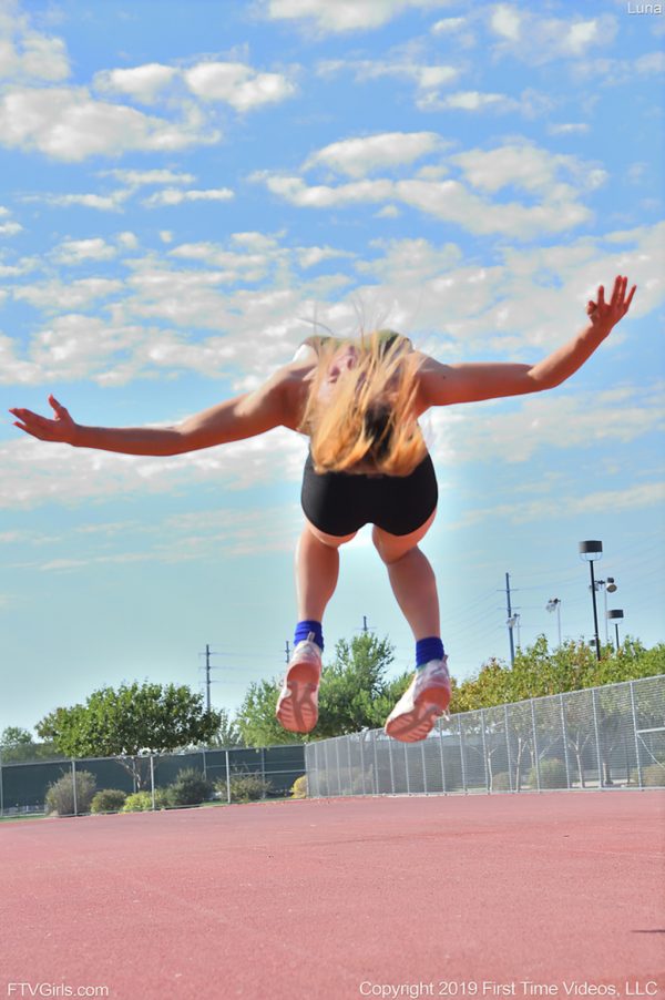 PHOTO | Luna 12 600x902 - Luna In Flying On The Track