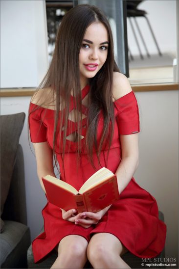 PHOTO | 01 39 366x548 - Kiki - Red Dress and the Red Book