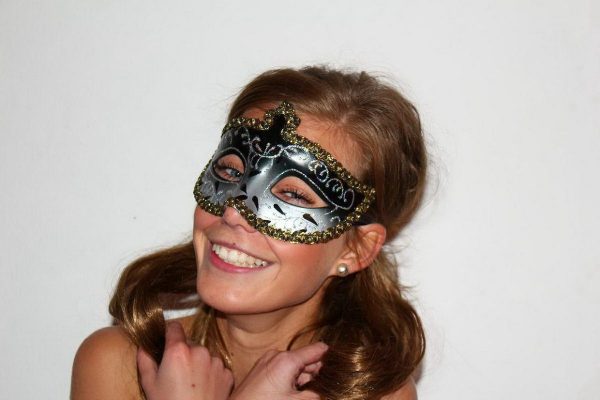 PHOTO | 12 15 600x400 - Sexy Uliana and her Fruit Basket