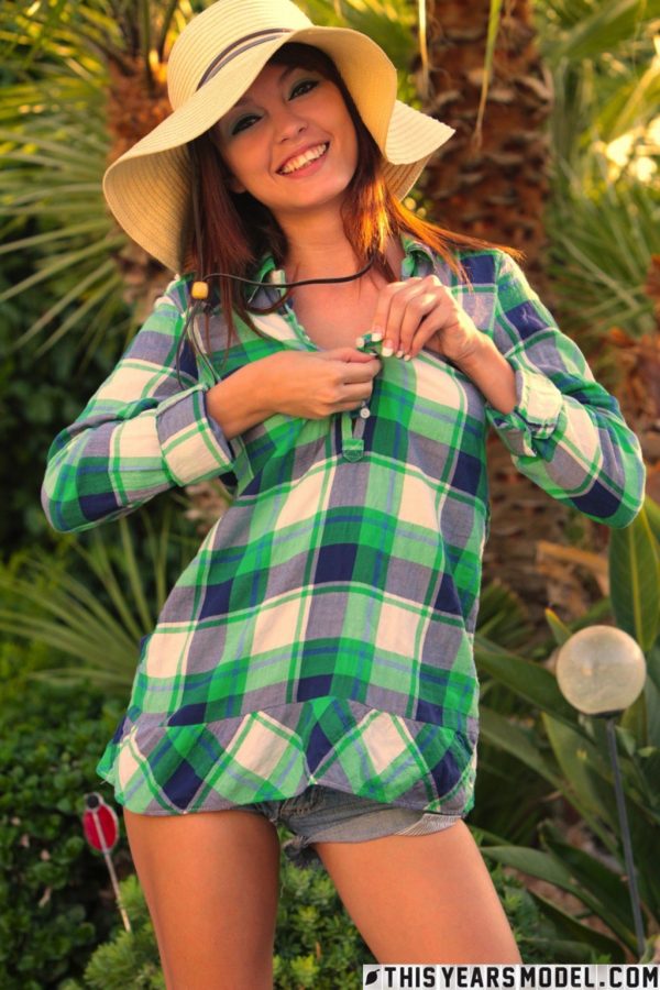 PHOTO | Ashley Doll 01 600x900 - Ashley Doll In Garden Doll