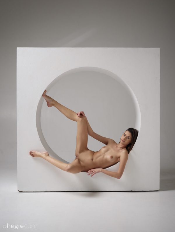 PHOTO | 01 15 600x792 - Bald Pussy Cristin: Designer Nudes