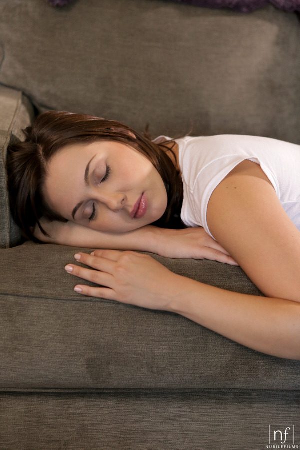 PHOTO | 02 216 600x900 - Unwrapping Her - S30:E3