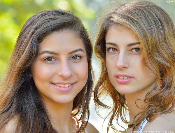 PHOTO | 02 222 600x456 - Kristen and Nina Tug Finger and Fist