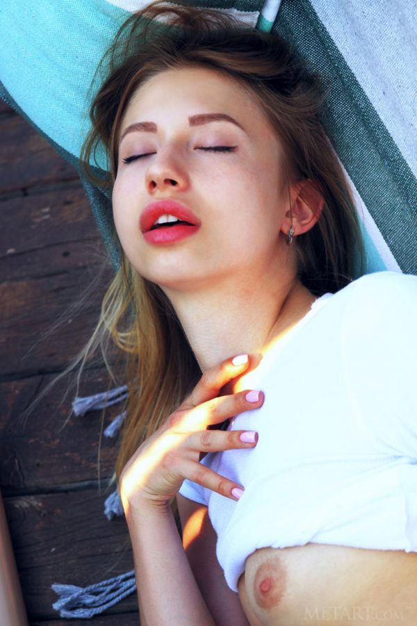 PHOTO | 03 55 600x901 - Wet Teen Dominica With Puffy Lips