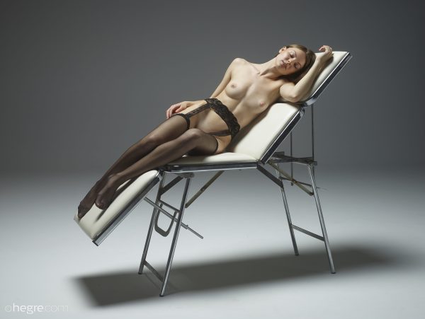 PHOTO | 04 208 600x451 - Cindy Medical Exam in Stockings