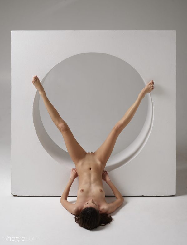 PHOTO | 07 15 600x784 - Bald Pussy Cristin: Designer Nudes