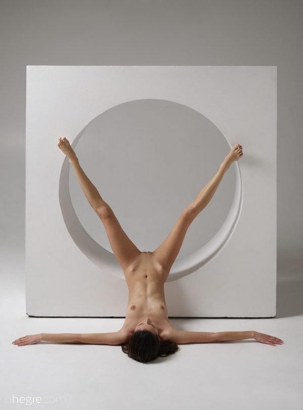 PHOTO | 08 15 600x811 - Bald Pussy Cristin: Designer Nudes