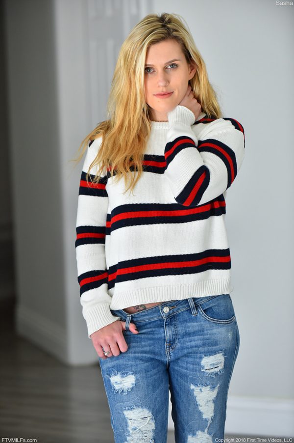 PHOTO | Sasha 00 600x902 - Sasha In Blue Jeans Beauty