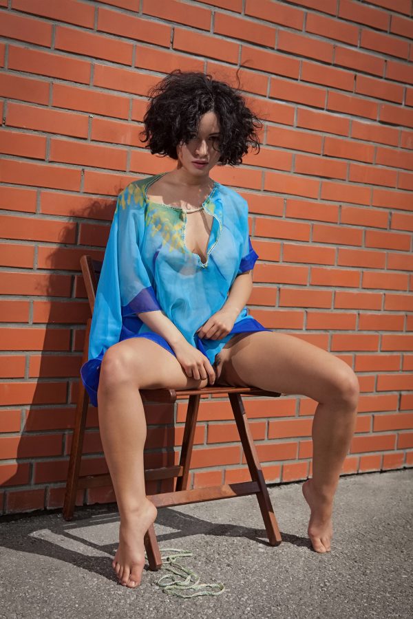 PHOTO | 00 162 600x900 - Busty Beauty Pammie Lee by the Wall