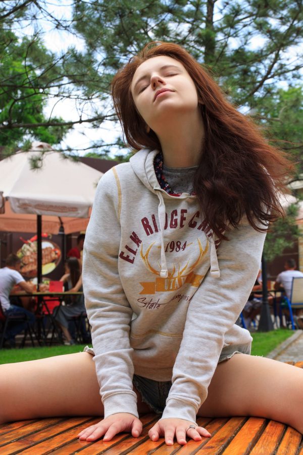 PHOTO | 00 214 600x900 - Cute Amateur Sienna Getting Dirty