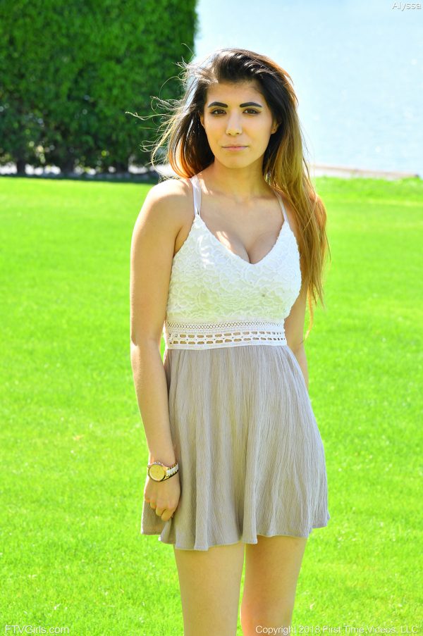 PHOTO | 01 135 600x903 - Sexy Alyssa - Kinkiest Penetration