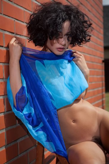 PHOTO | 01 139 366x549 - Busty Beauty Pammie Lee by the Wall