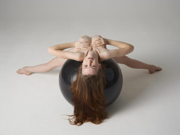 PHOTO | 03 279 600x451 - Sexy Emily Bloom Black Ball Game