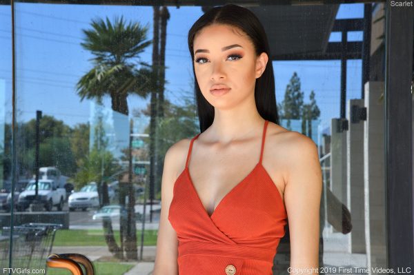 PHOTO | 04 55 600x399 - Scarlet Super Sexy In Red