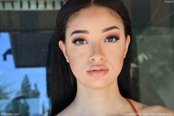 PHOTO | 05 55 600x399 - Scarlet Super Sexy In Red