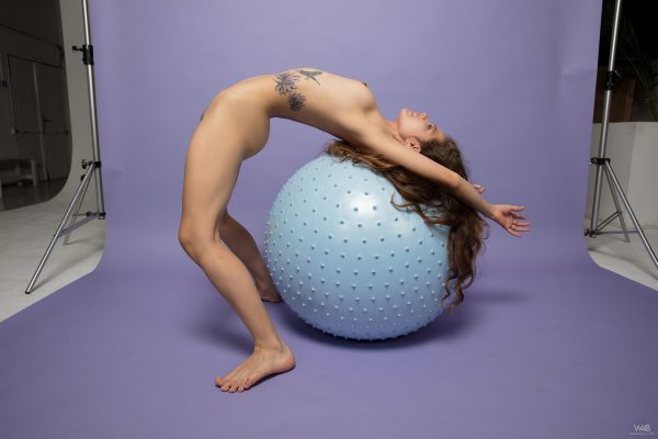 PHOTO | 06 272 600x400 - Hairy Beauty Irene Rouse Violet