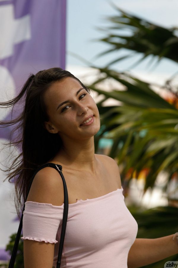 PHOTO | 4 1 600x900 - Lilo Mai Dolphin Bodies Zishy