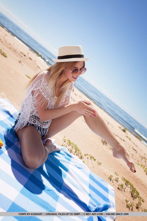 PHOTO | Ledda 03 600x901 - Sexy Teen Ledda