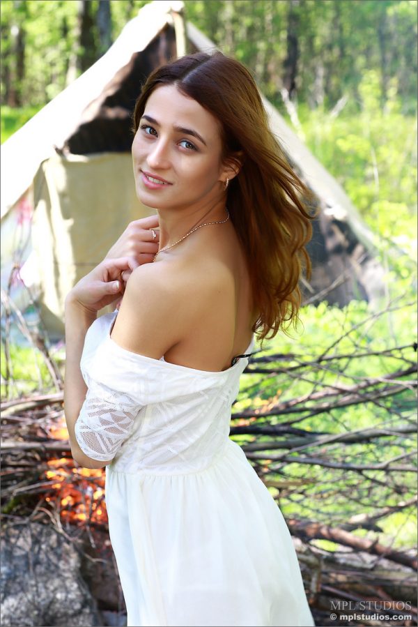 PHOTO | 01 20 600x899 - Natural Brunette Layla - Camp Strip