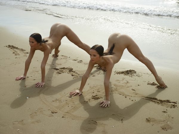 PHOTO | 03 150 600x451 - Julietta and Magdalena Beach Ballet