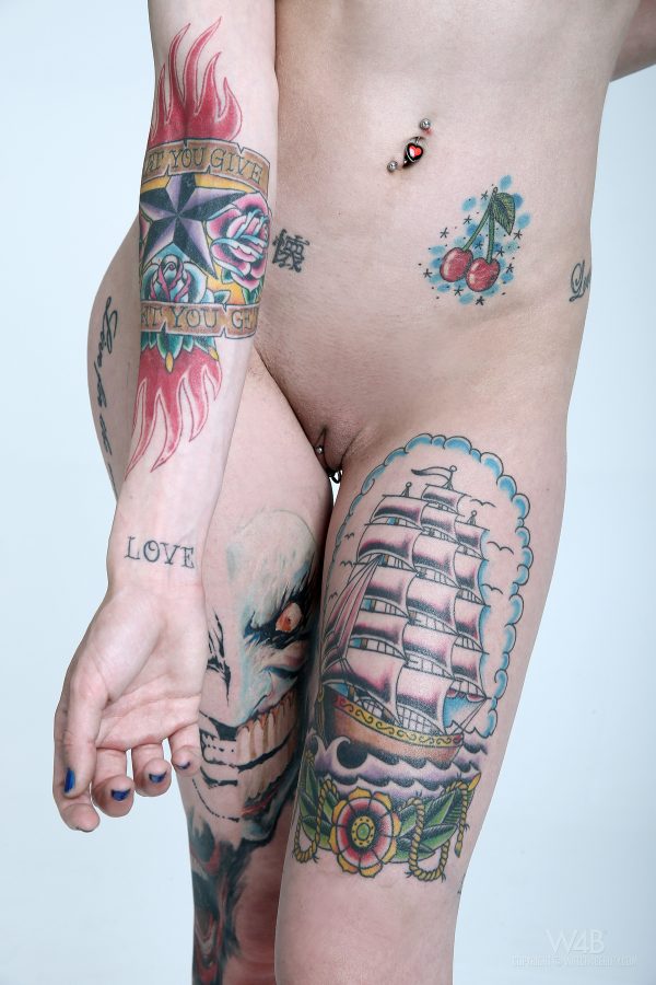 PHOTO | 05 86 600x900 - Dyed Haired Slut - Pierced Pussy