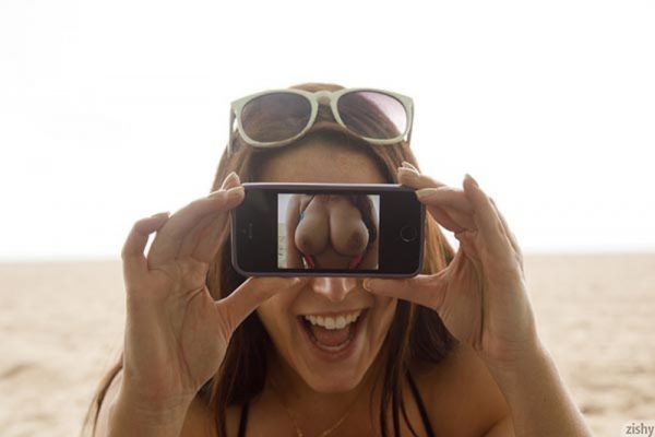 PHOTO | 07 48 600x400 - Angela White Naked Boobs